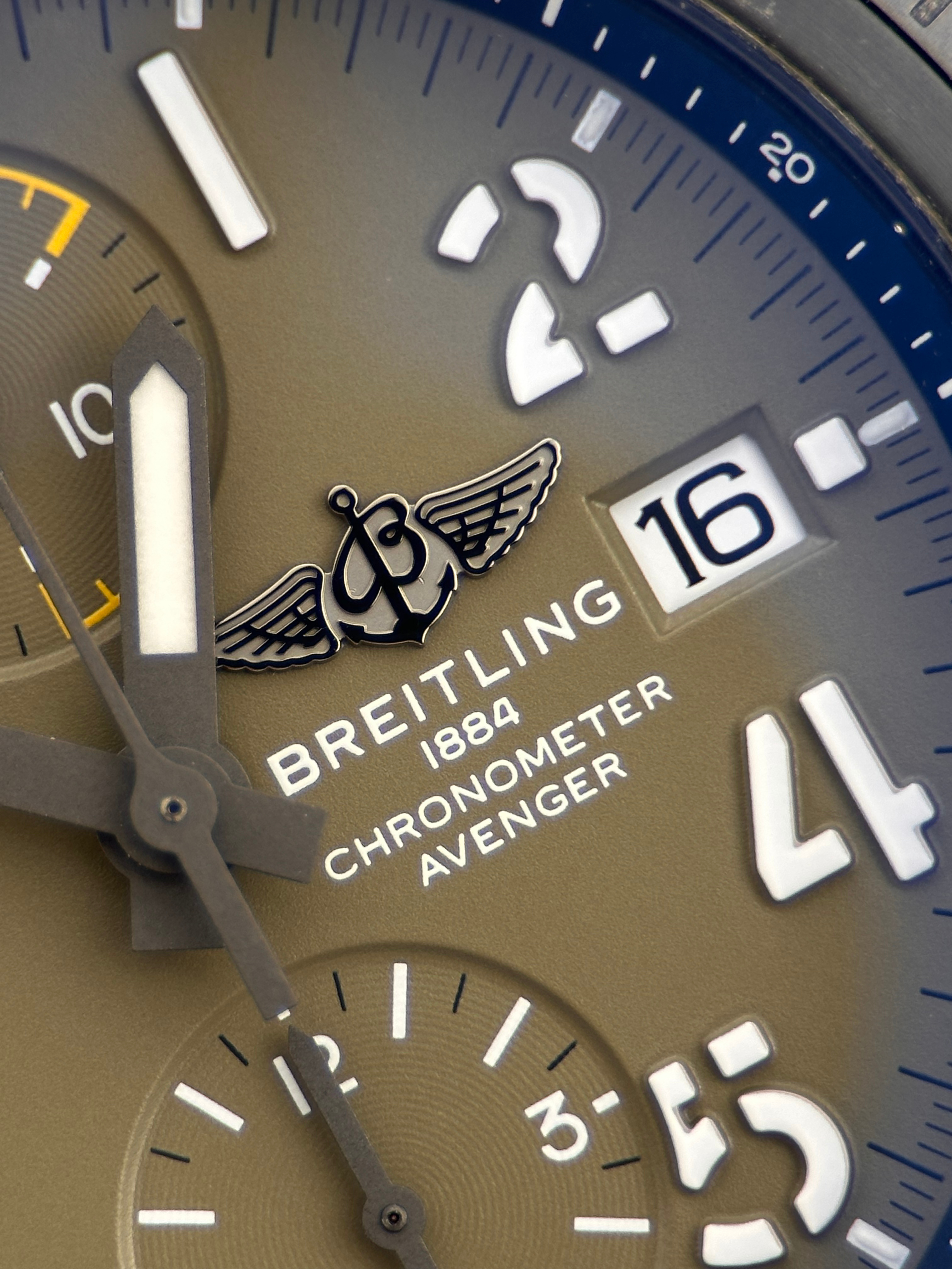 Breitling Avenger "Night Mission" V13317101L1X1 Fullset 2023