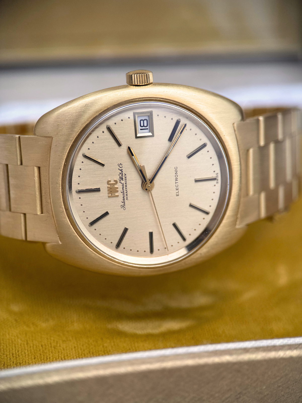 IWC Electronic 18kt Gelbgold Vintage 38mm