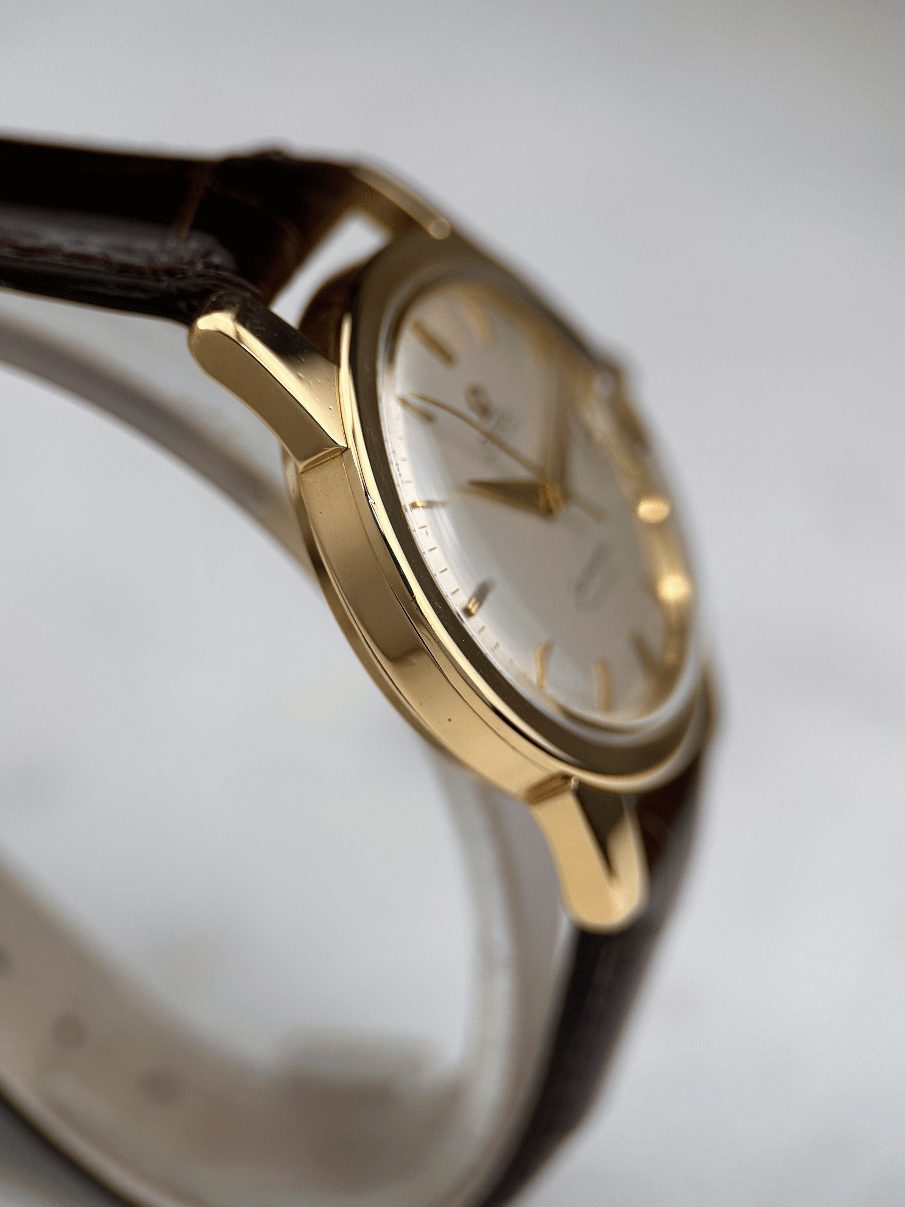 Omega Seamaster 34mm Kalender 2849 18k Gelbgold