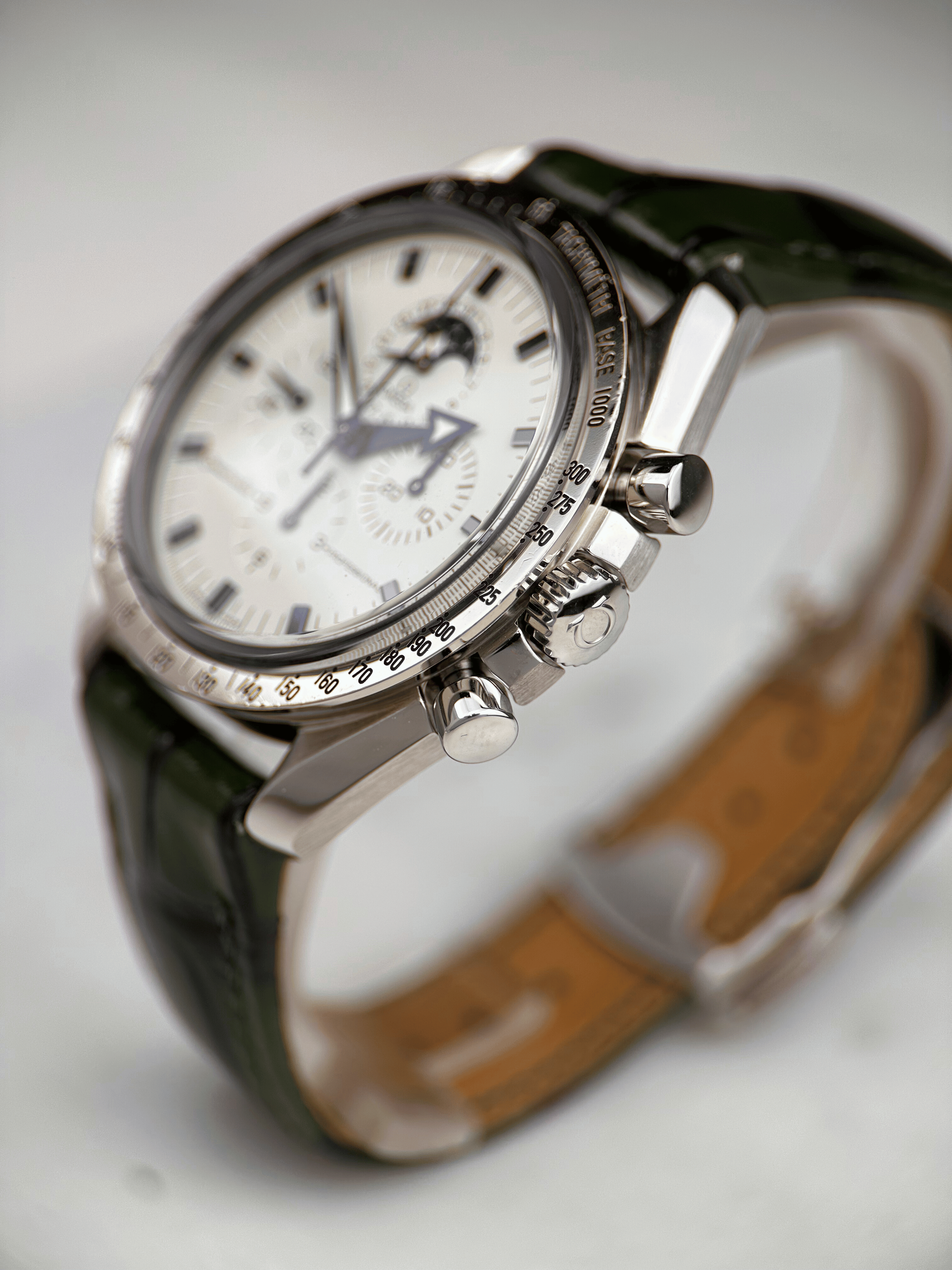 Omega Speedmaster Professional Moonwatch Moonphase Broad Arrow 3575.20.00
