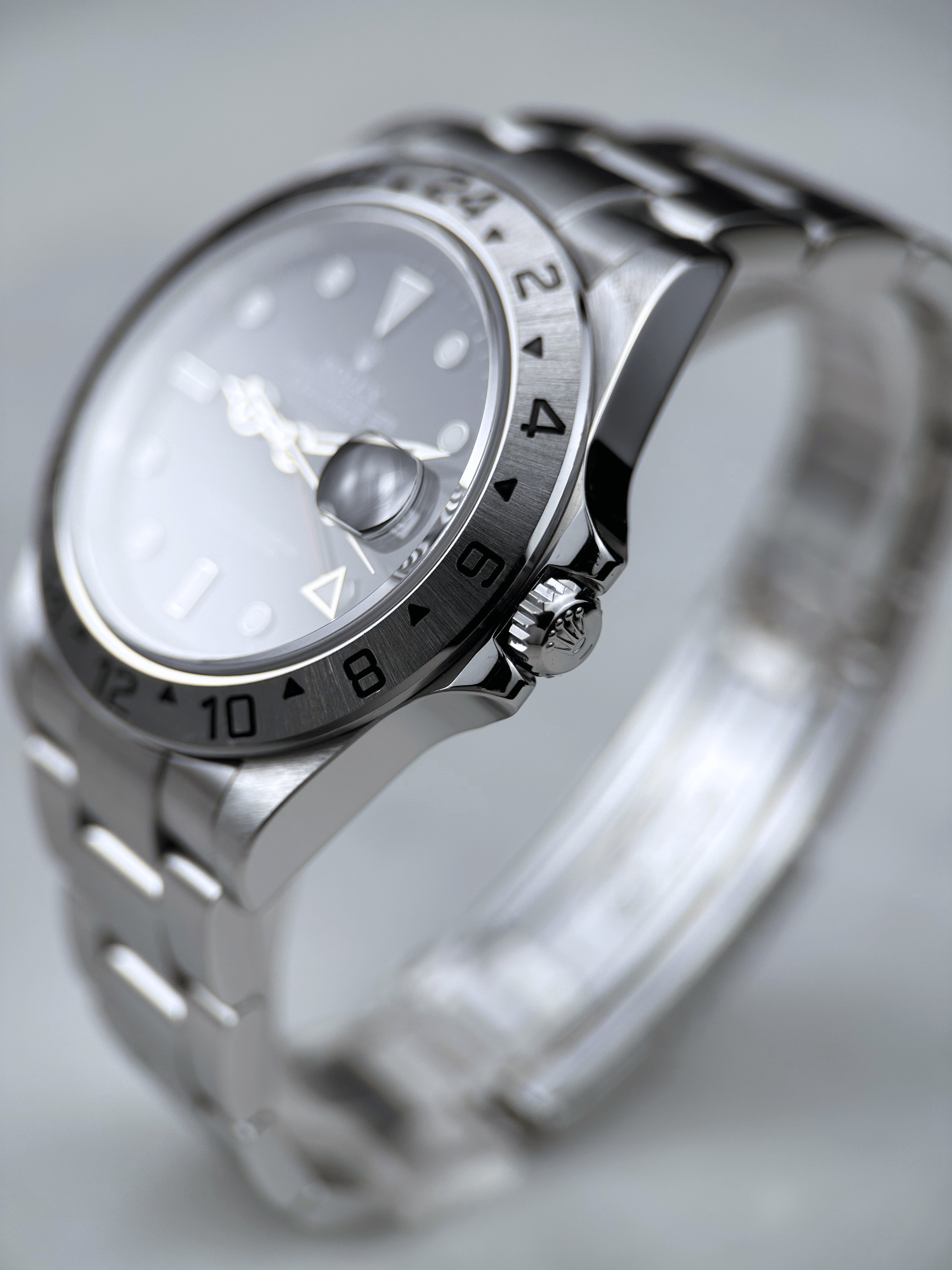 Rolex Explorer II Schwarz 16570 P-Serie 2000