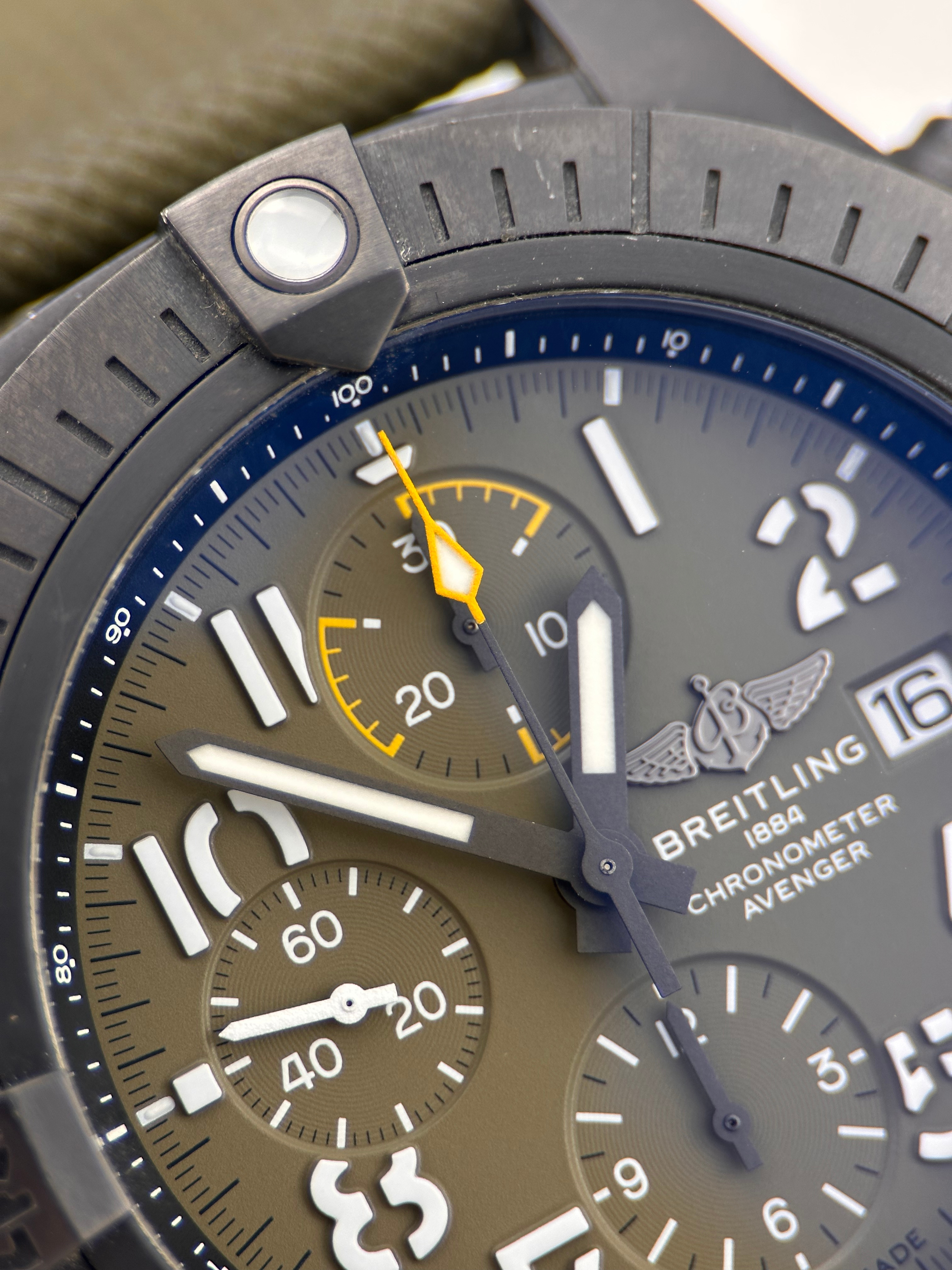 Breitling Avenger "Night Mission" V13317101L1X1 Fullset 2023