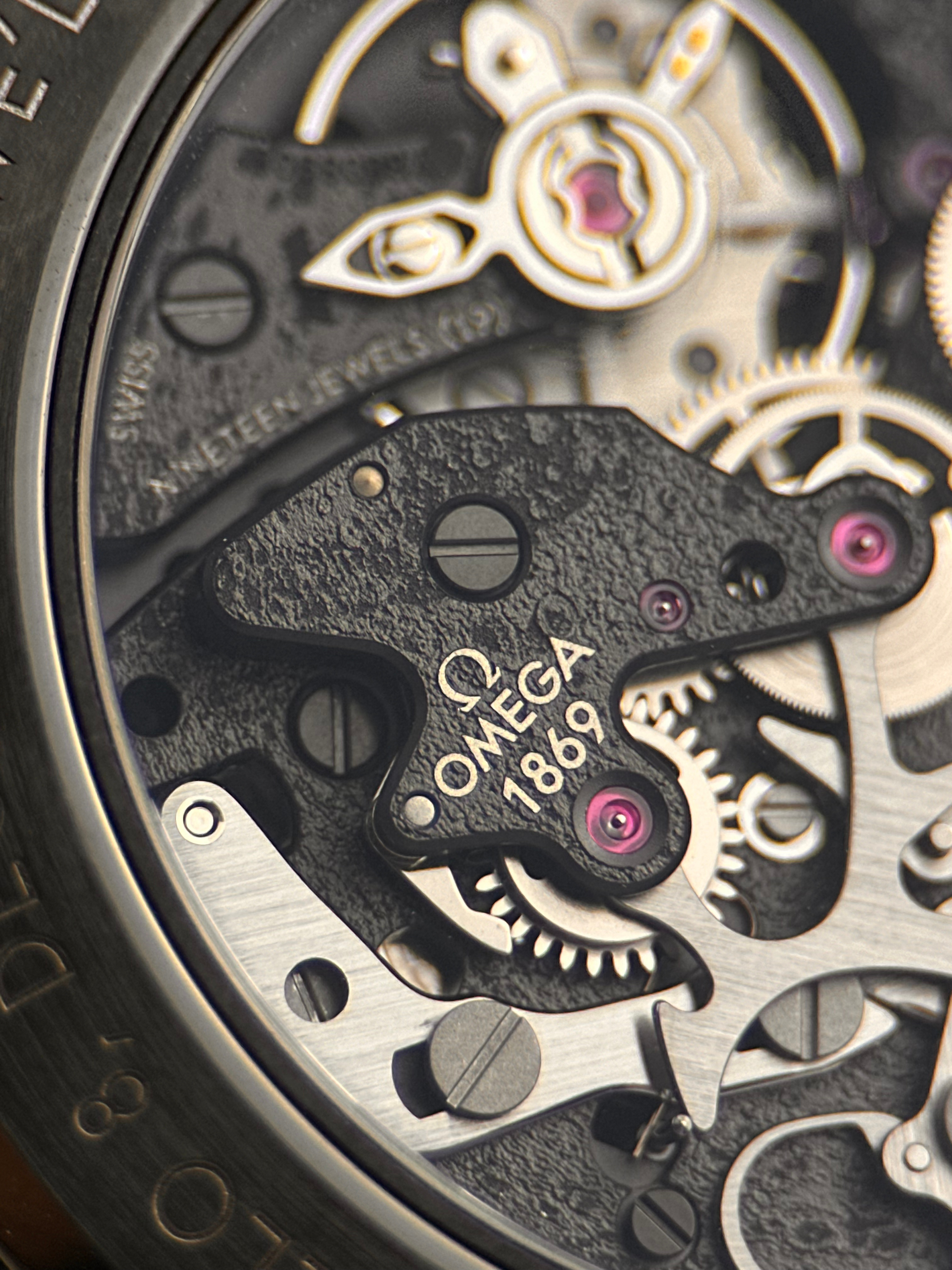 Omega Speedmaster "Dark Side of the Moon Apollo 8" 311.92.44.30.01.001 Fullset 2019