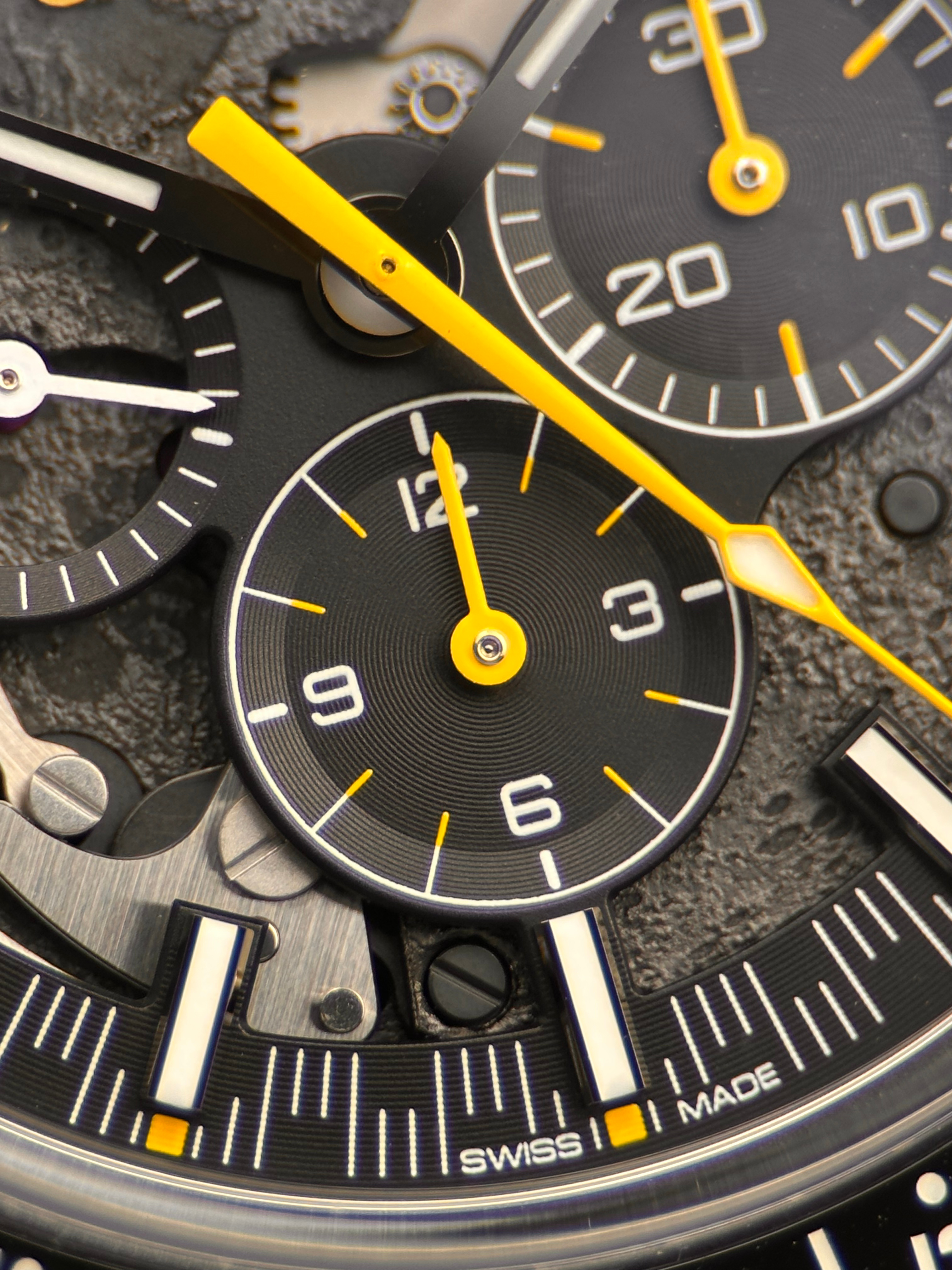 Omega Speedmaster "Dark Side of the Moon Apollo 8" 311.92.44.30.01.001 Fullset 2019