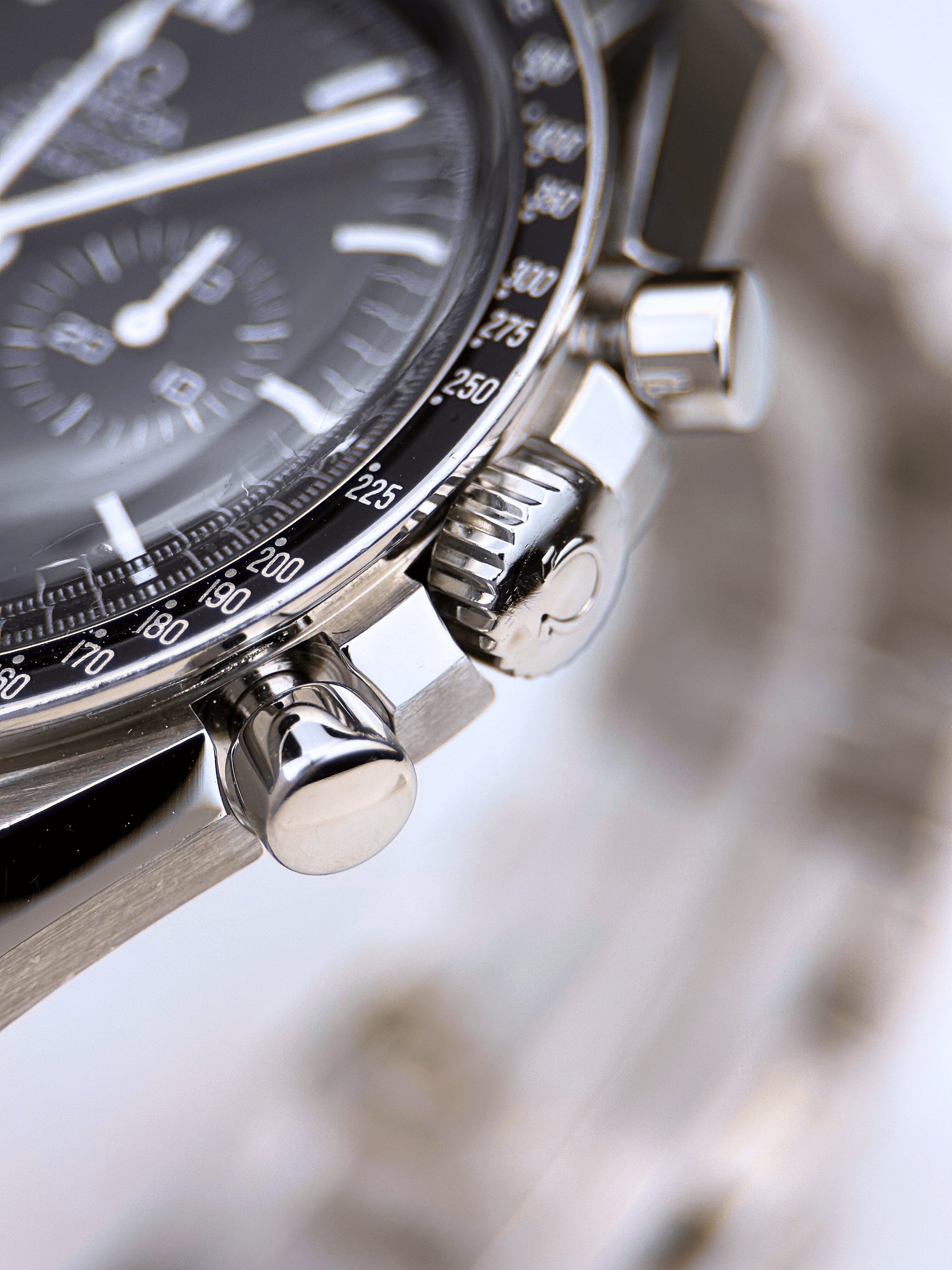 Omega Speedmaster Professional Moonwatch 3570.5000 Org. Box