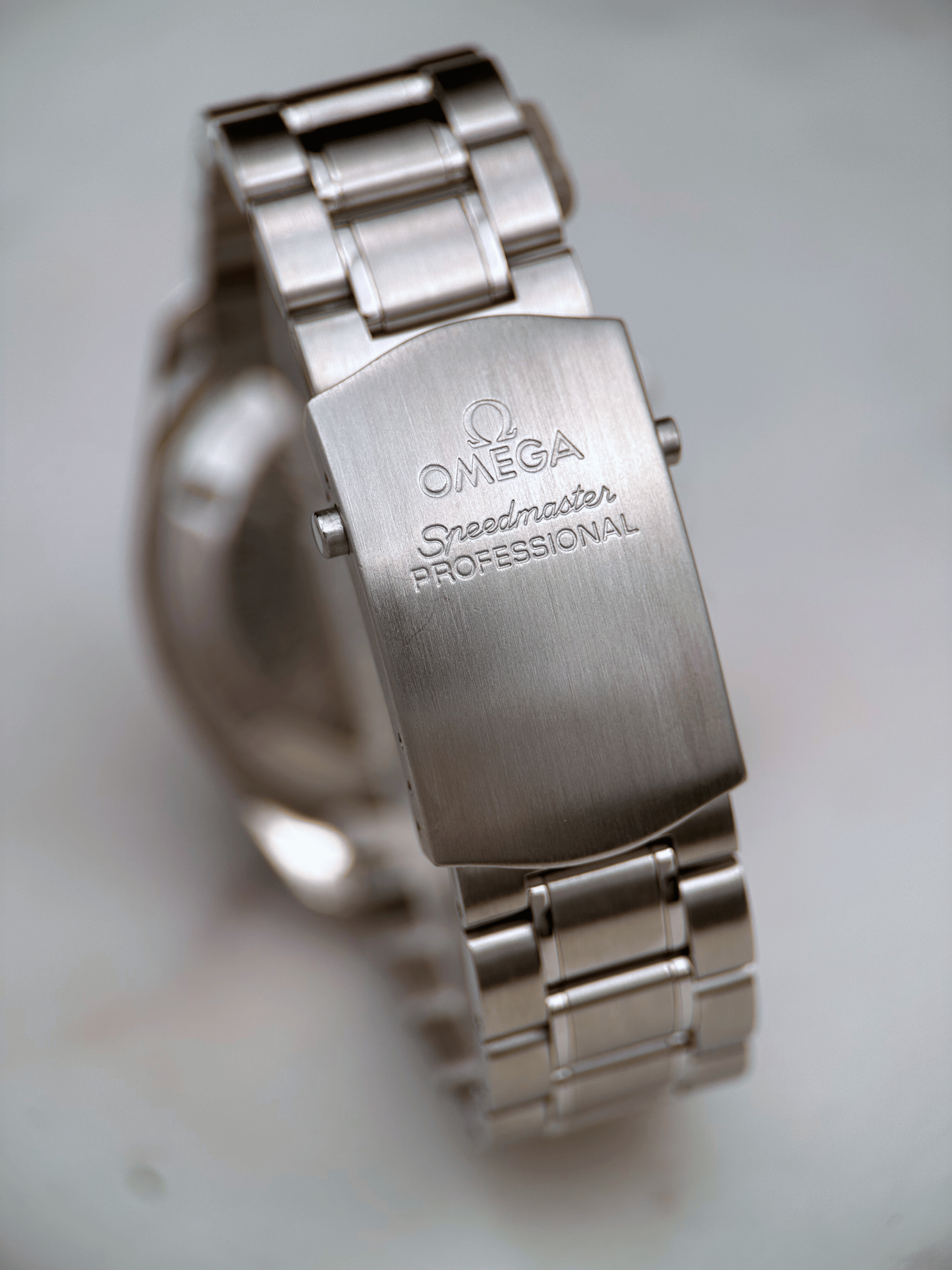 Omega Speedmaster Professional Moonwatch 3570.5000 Org. Box