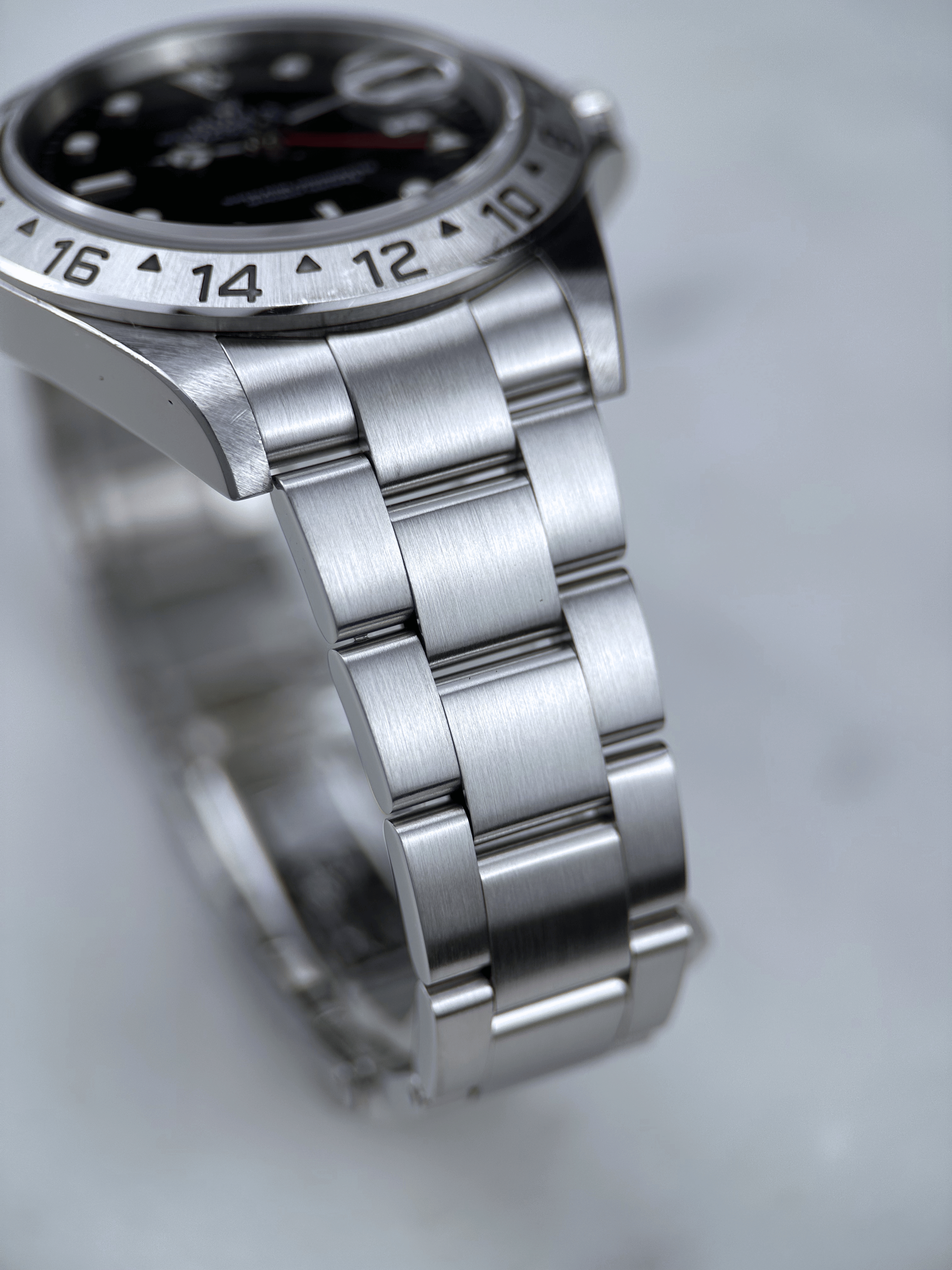 Rolex Explorer II Schwarz 16570 P-Serie 2000