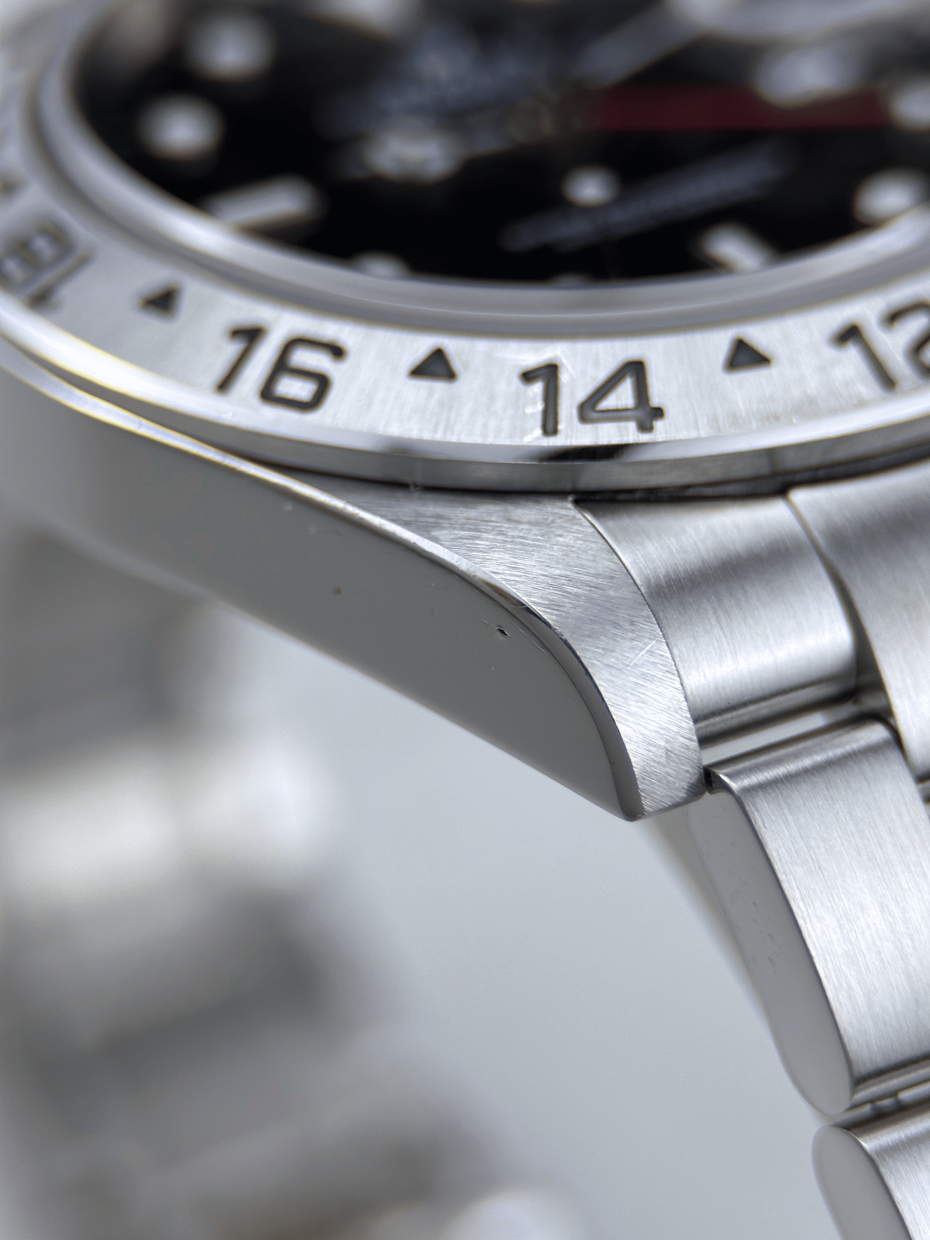 Rolex Explorer II Schwarz 16570 P-Serie 2000