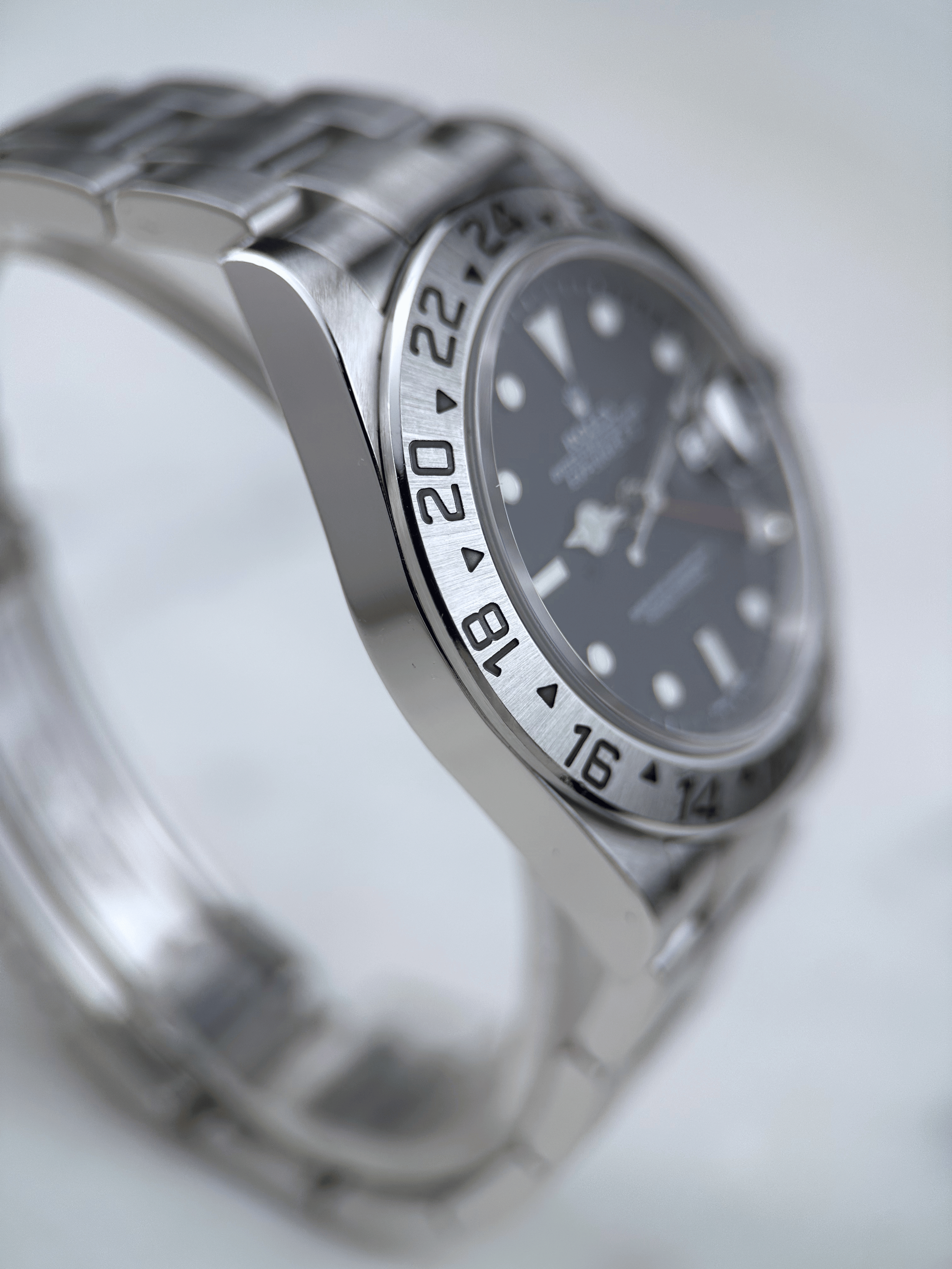 Rolex Explorer II Schwarz 16570 P-Serie 2000
